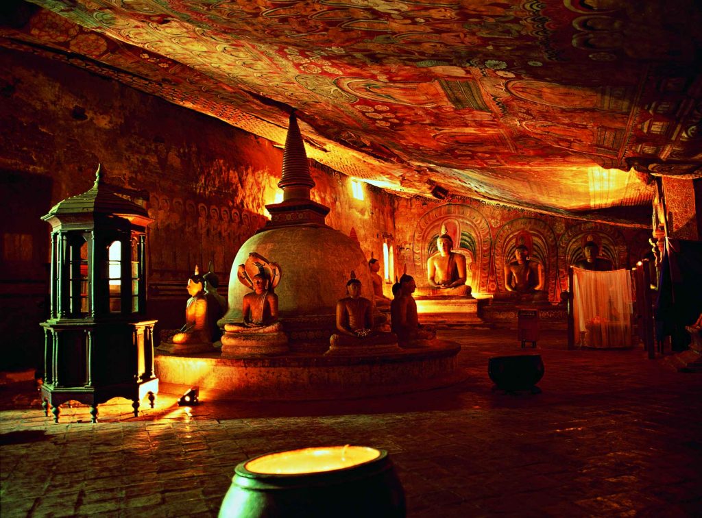 Dambulla cave temple 2
